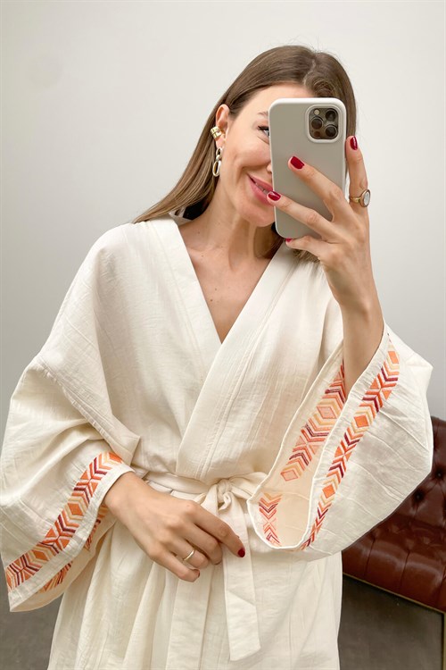 Ekru Nakışlı Kimono